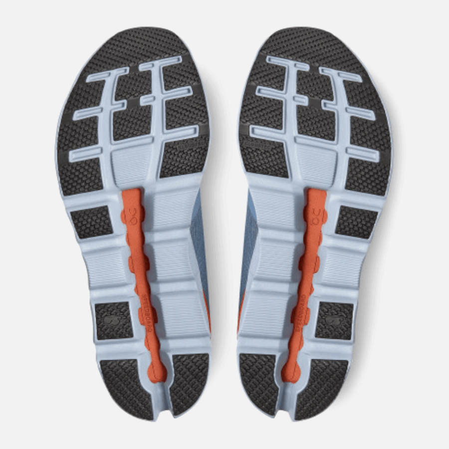 Cloudstratus Sur Le Lac En Cours D'exécution-flare Nouveau