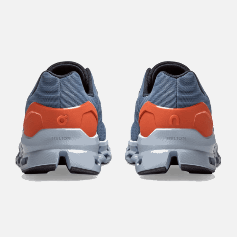 Cloudstratus Sur Le Lac En Cours D'exécution-flare Nouveau