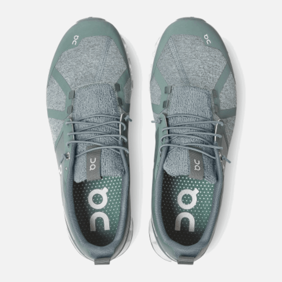 Nuage éponge Sur L'exécution D'olive