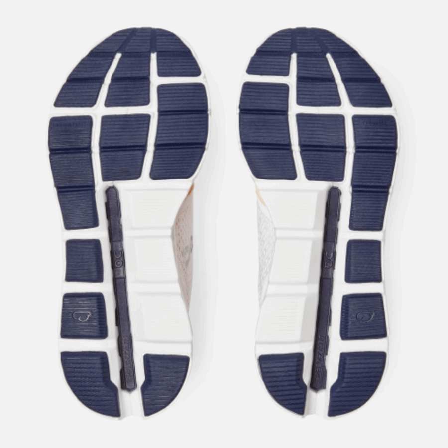 On Running Cloudstratus White-Almond