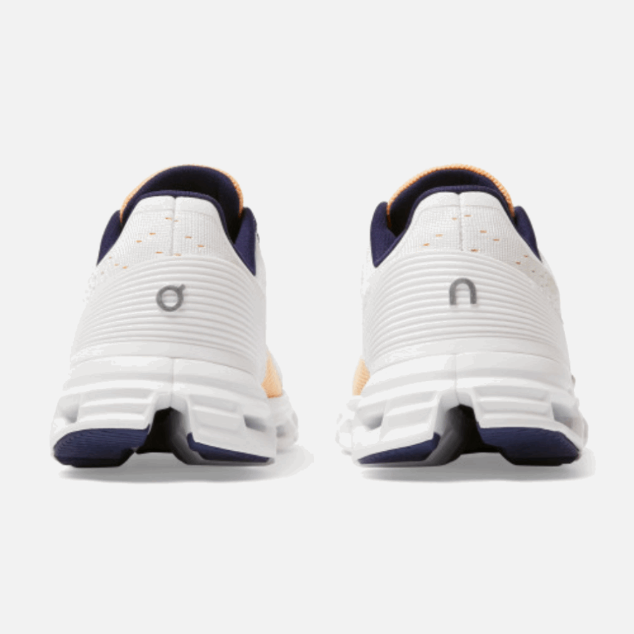 On Running Cloudstratus White-Almond