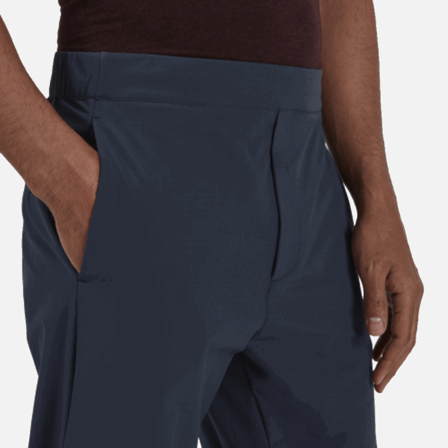Bleu Marine Sur Les Pantalons Actifs De Course