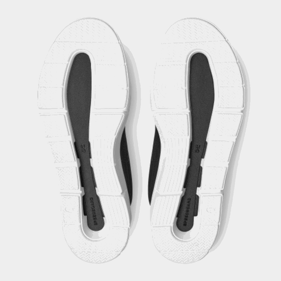 THE ROGER Clubhouse Black-White On Running