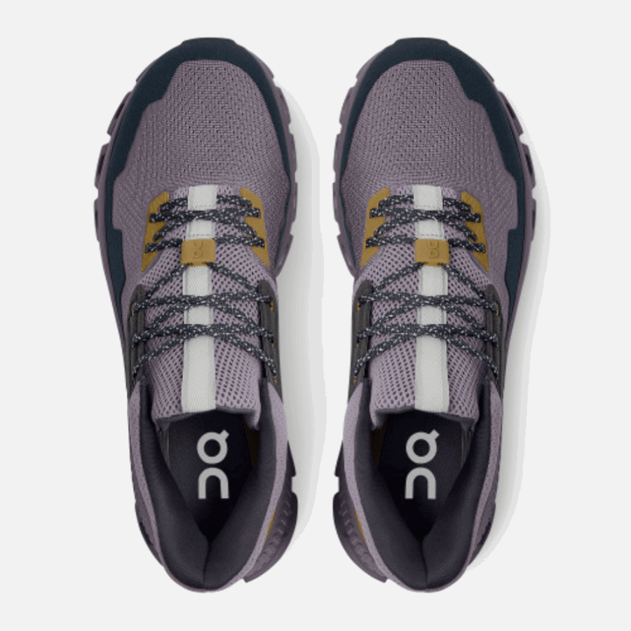 Sur La Course Caillou-lilas Nuage Salut Bord