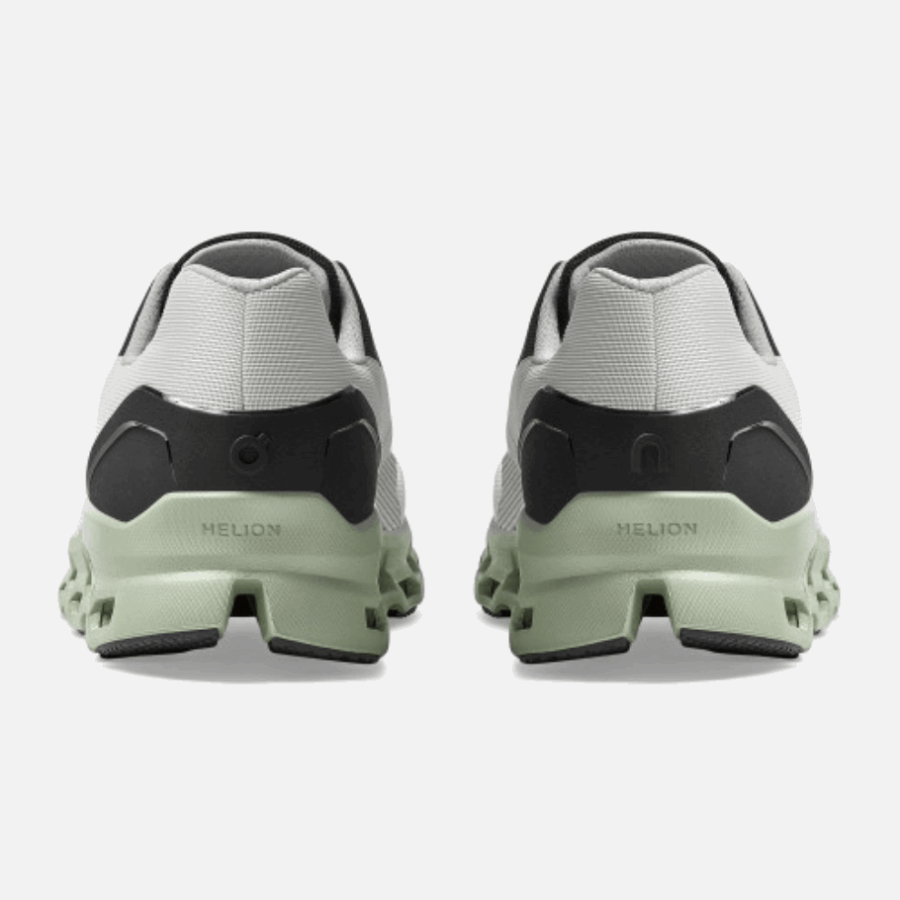 Cloudstratus Blanc-noir En Cours D'exécution