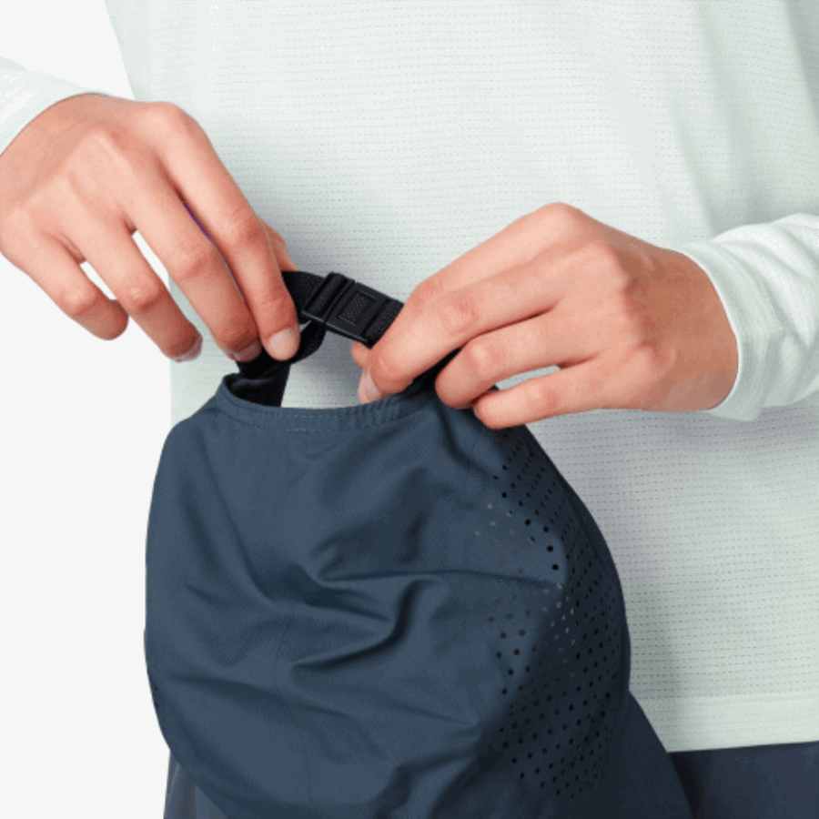 Casquette Légère Marine Sur La Course