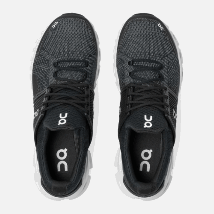 Sur La Course Des Nuages ​​noirs