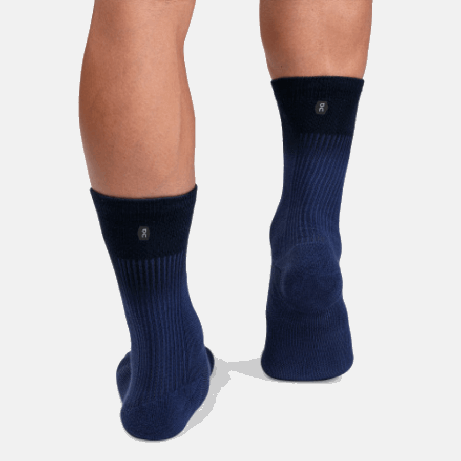 Chaussette De Tous Les Jours En Denim Noir Sur La Course à Pied