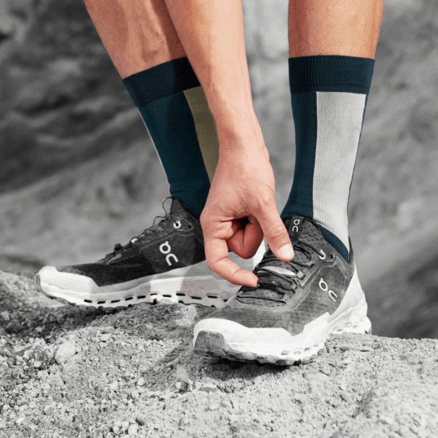 Noir-blanc Sur Cloudultra En Cours D'exécution