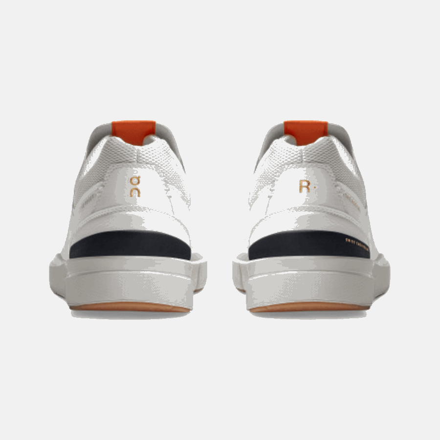 Flamme Blanche Sur La Course Du Court Central Roger