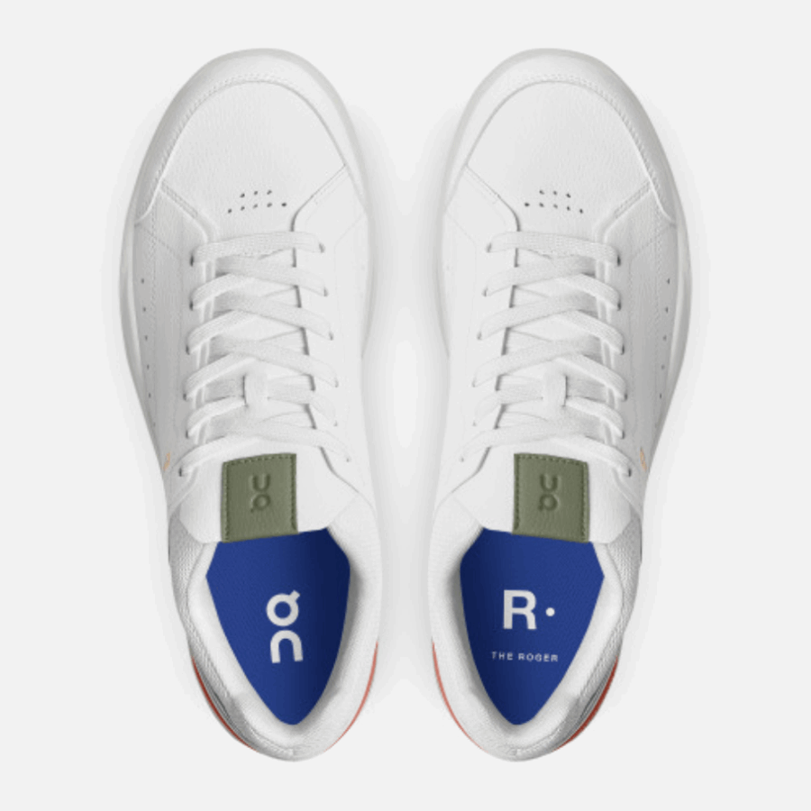 Le Court Central Roger Sur La Course Blanc-corail