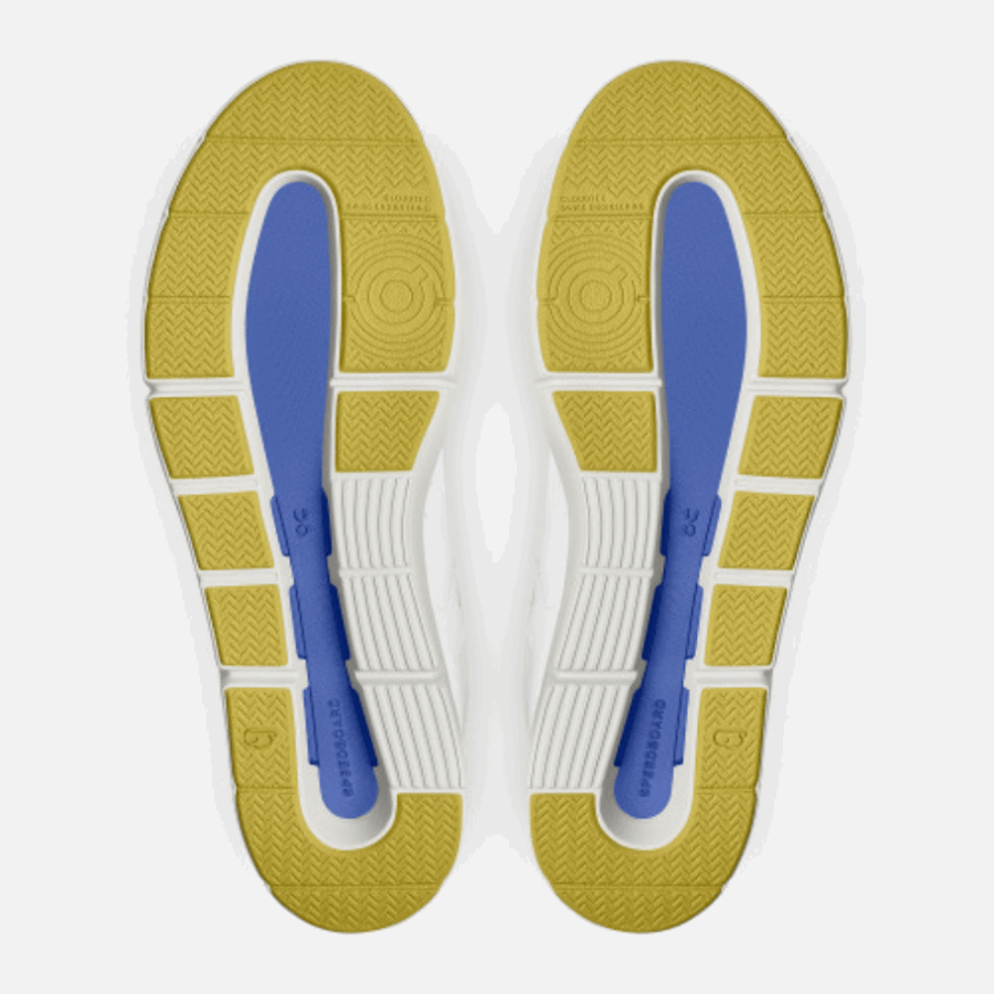 Le Court Central Roger Sur La Course Blanc-corail