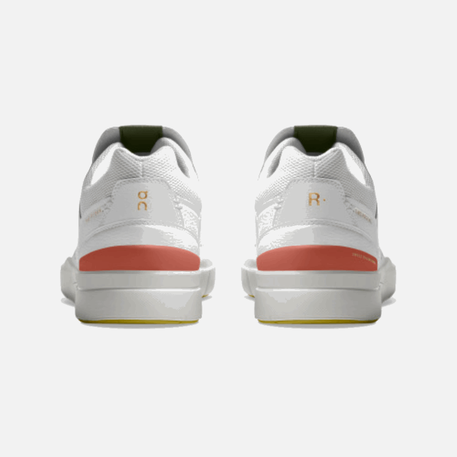 Le Court Central Roger Sur La Course Blanc-corail