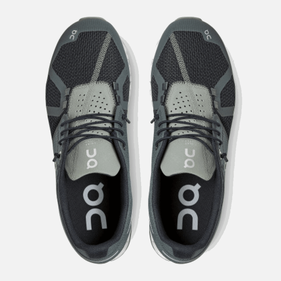 Nuage Sur Le Noir De Plomb