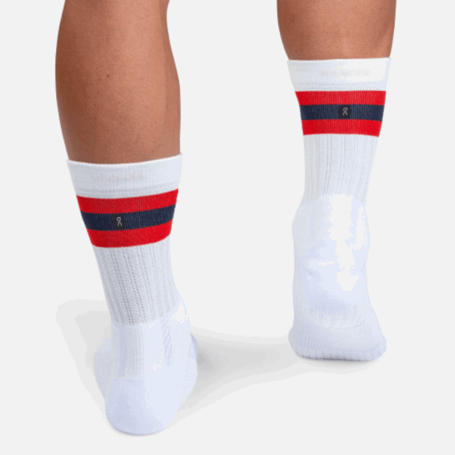 Blanc-rouge Sur La Chaussette De Tennis Running