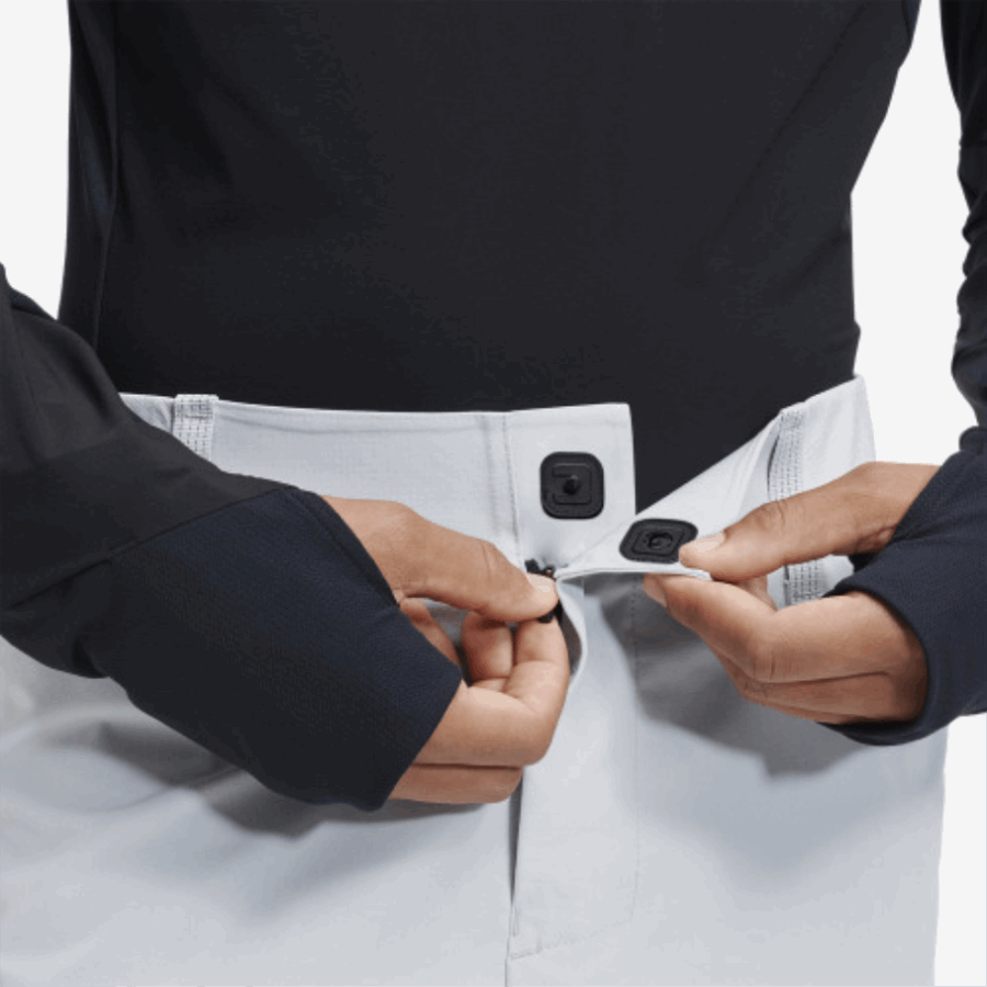 Grêle Sur Les Shorts D'explorateur En Cours D'exécution