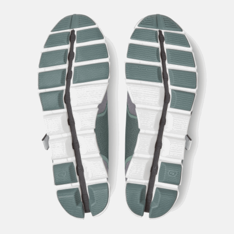 Lien Nuageux Sur L'exécution De La Forêt Noire