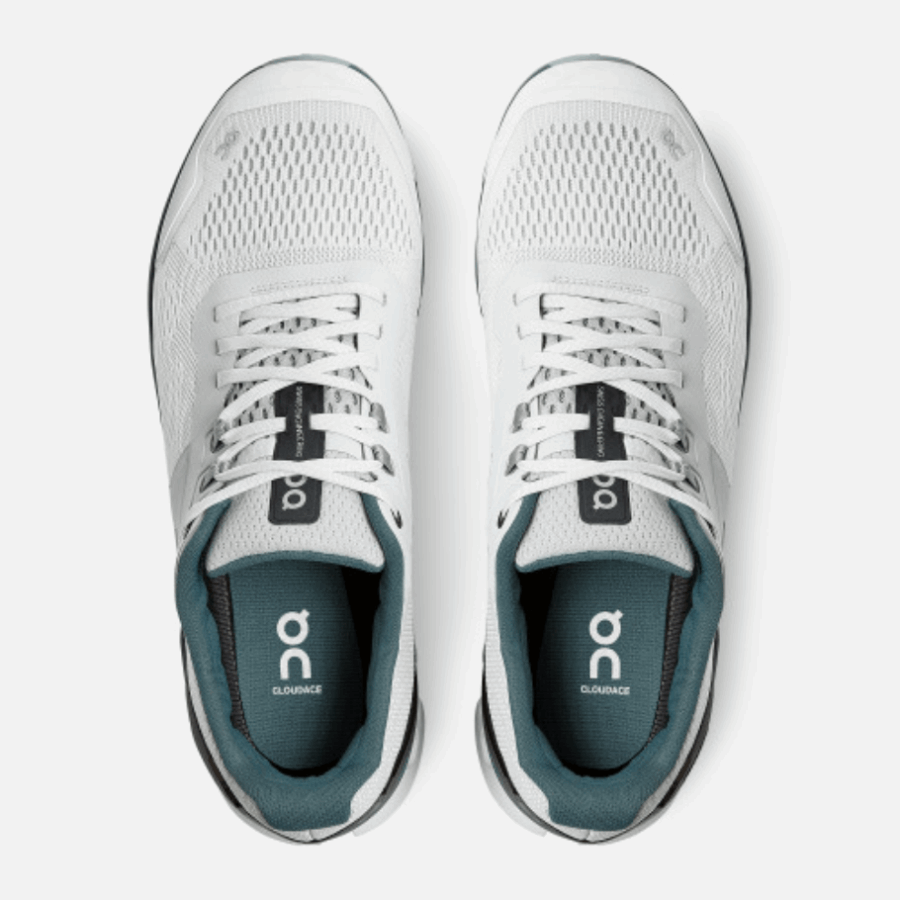 Marée Glaciaire Sur L'exécution De Cloudace