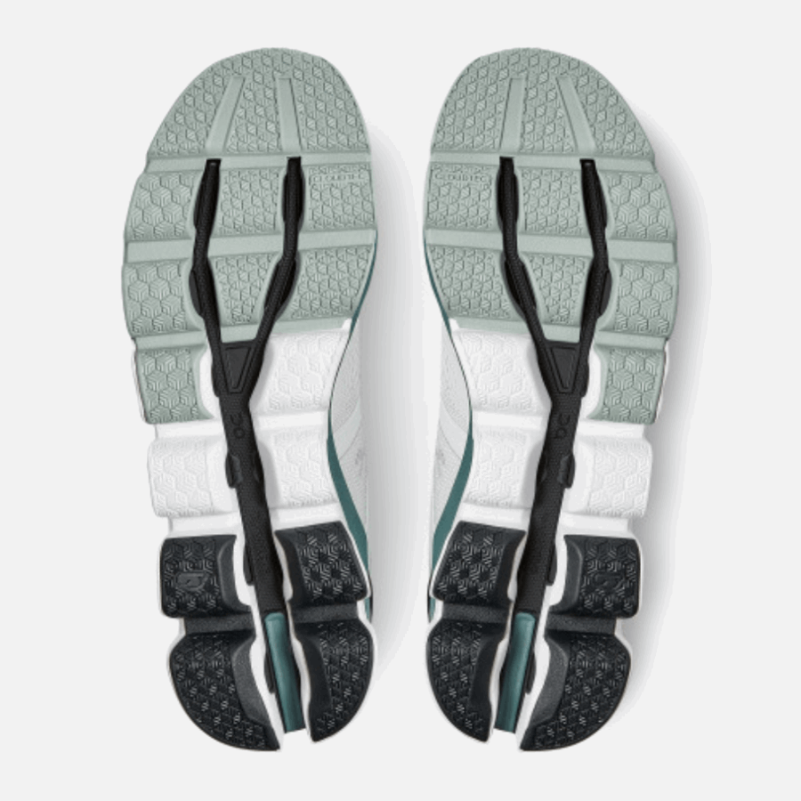 Marée Glaciaire Sur L'exécution De Cloudace