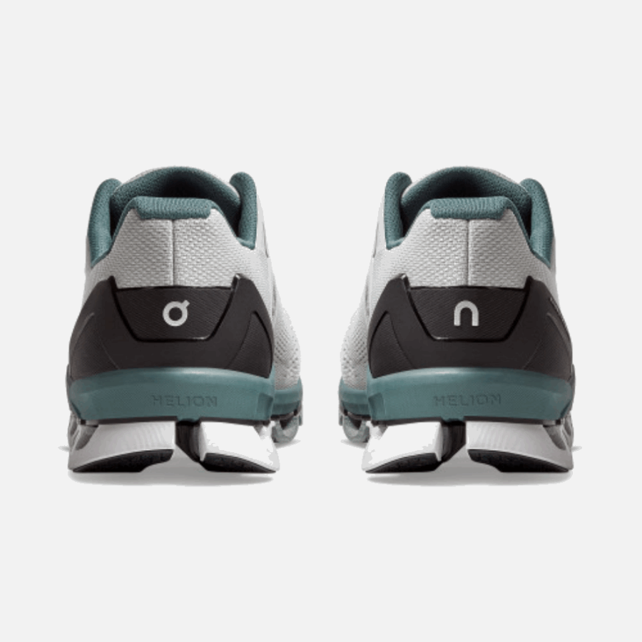 Marée Glaciaire Sur L'exécution De Cloudace