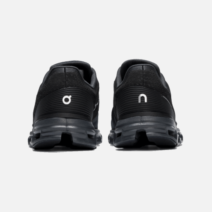 Cloudstratus Sur L'exécution De L'ombre Noire