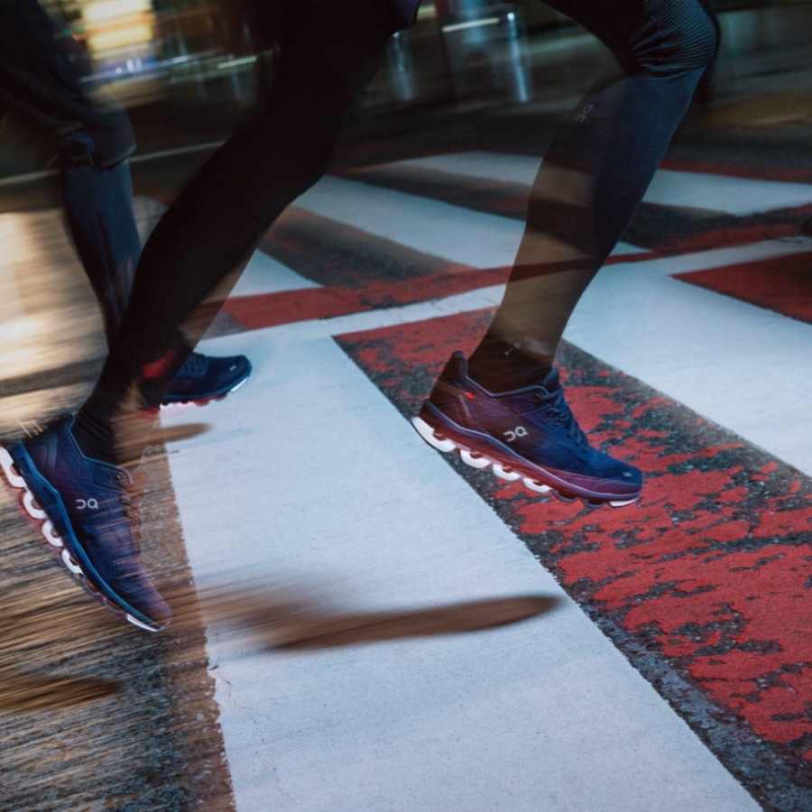 Sur La Course Cloudace Bleu Marine De Minuit