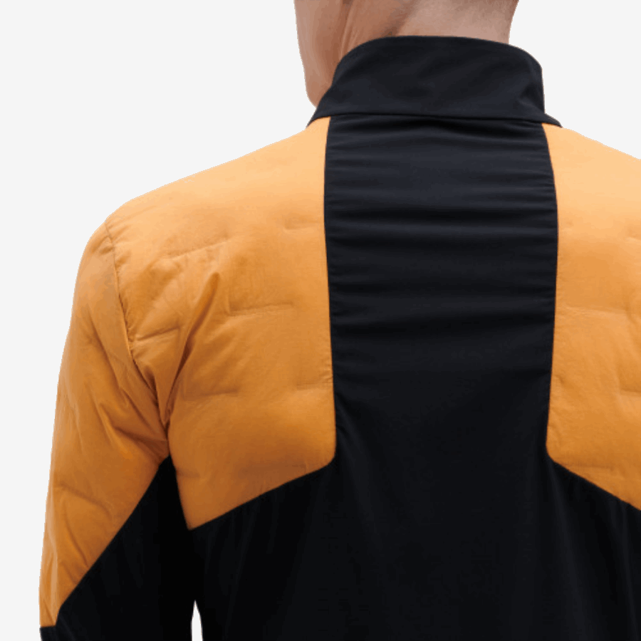 Mangue-noir Sur La Veste Climatique De Course