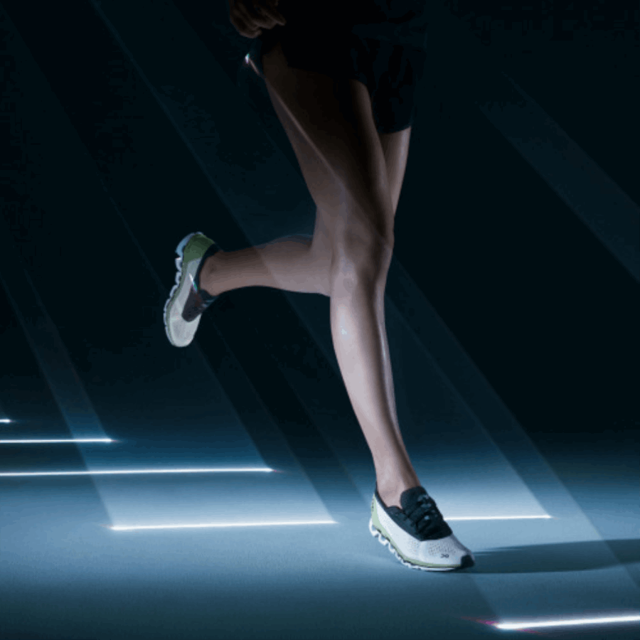 On Running White-Black Cloudboom