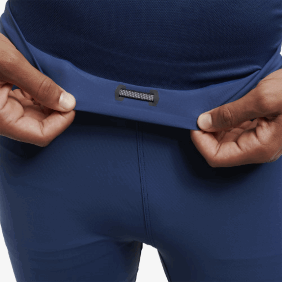 Denim-noir Sur Les Collants De Course Longs