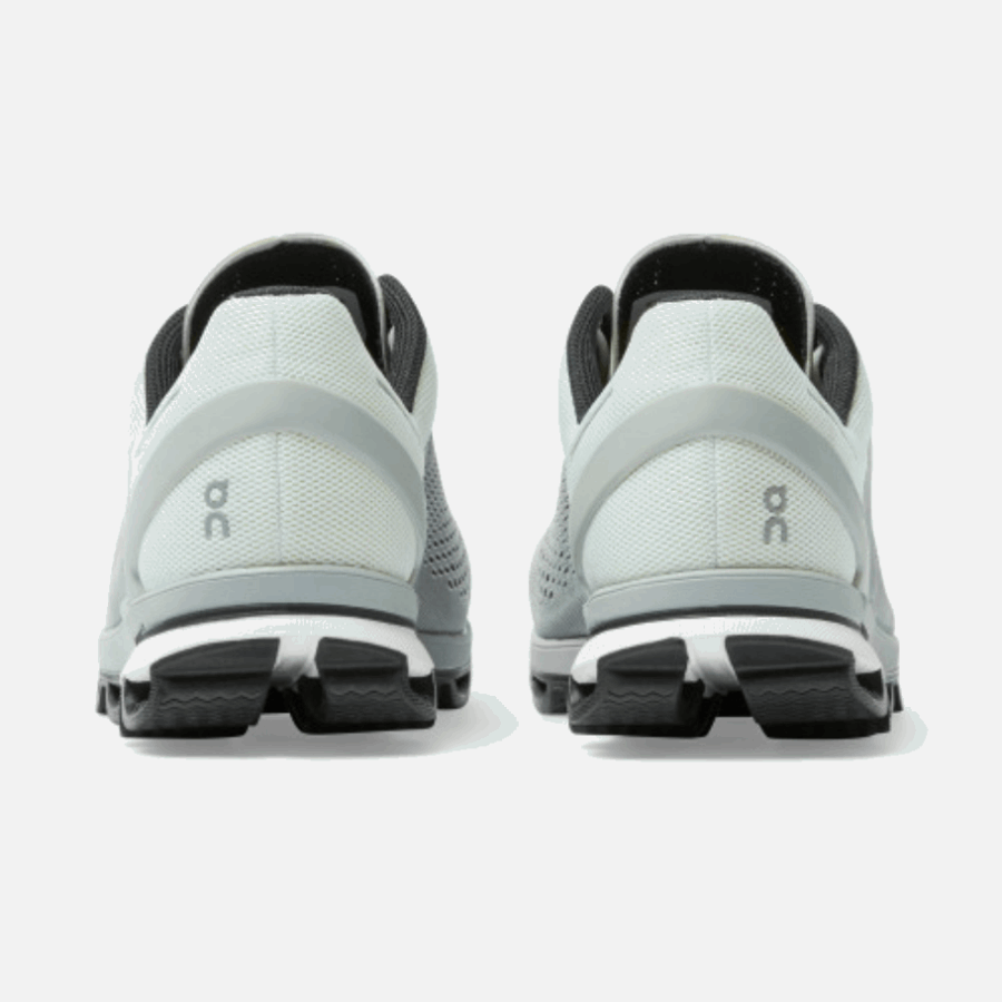 Glacier-black Sur Cloudsurfer En Cours D'exécution