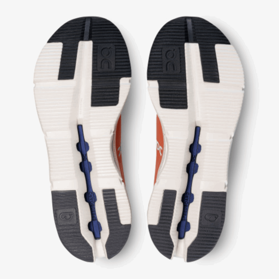 Forme De Cloudnova Sur L'exécution De La Forêt En Terre Cuite