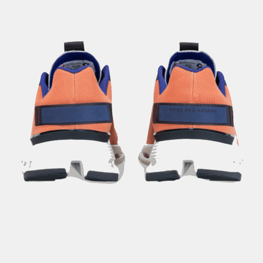 Forme De Cloudnova Sur L'exécution De La Forêt En Terre Cuite