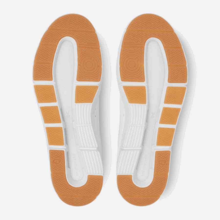 On Running THE ROGER Centre Court Men White-Gum