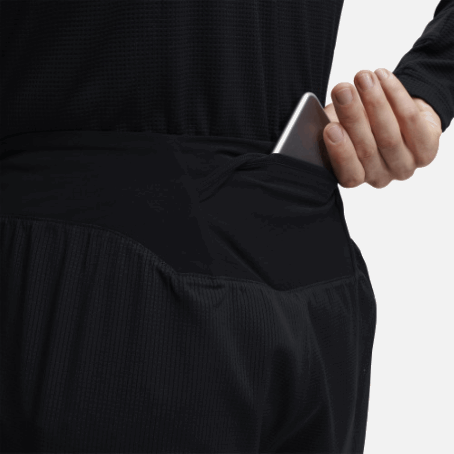 On Running Lightweight Shorts Niagara-Black Fashion