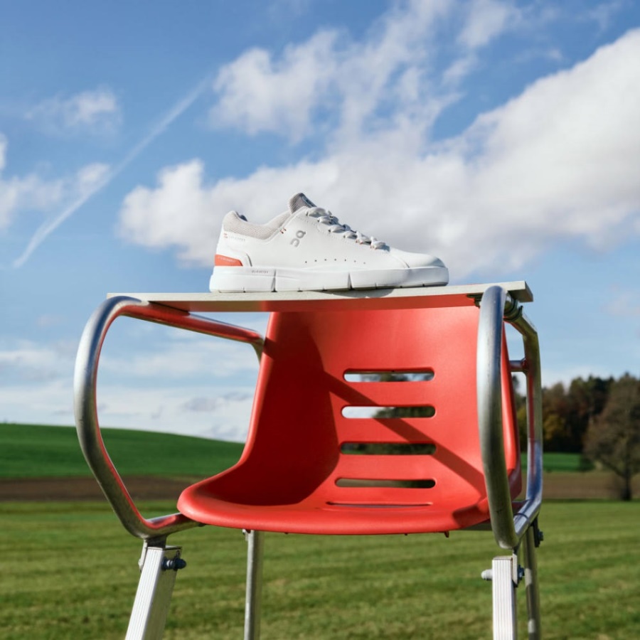 On Running THE ROGER Advantage White-Flare