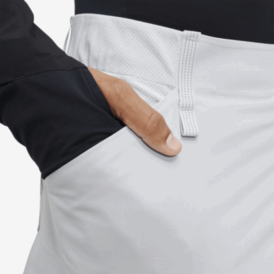 On Running Explorer Shorts Hail