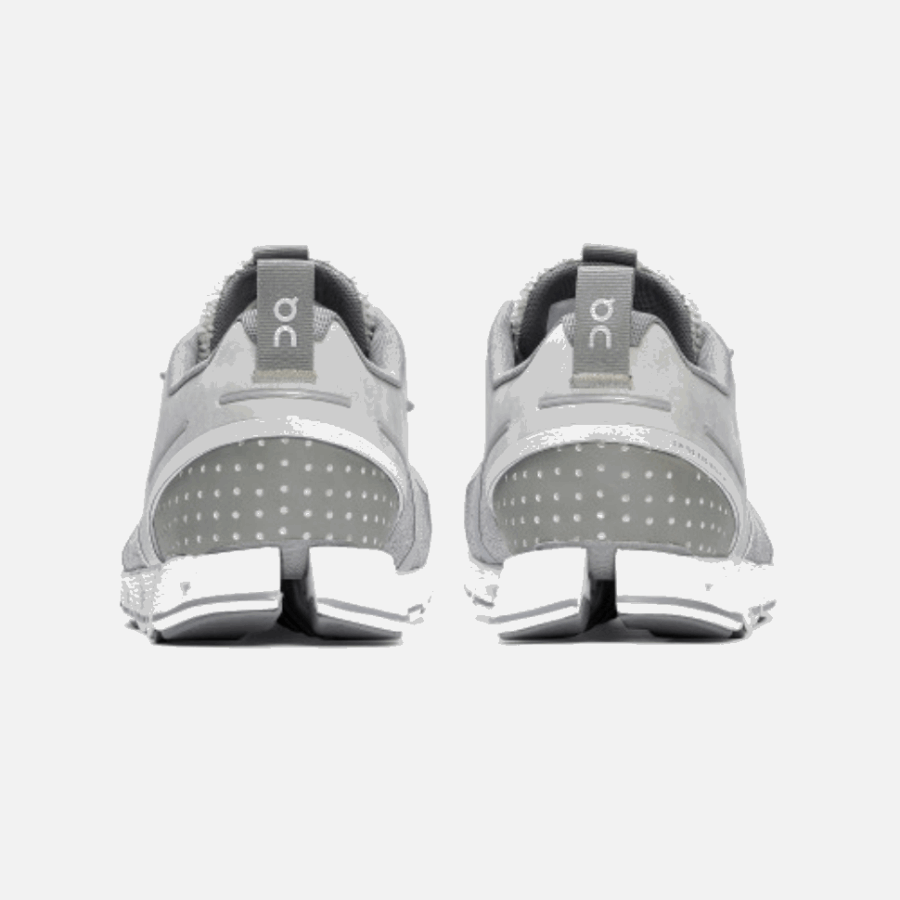 Nuage éponge Sur L'argent En Cours D'exécution