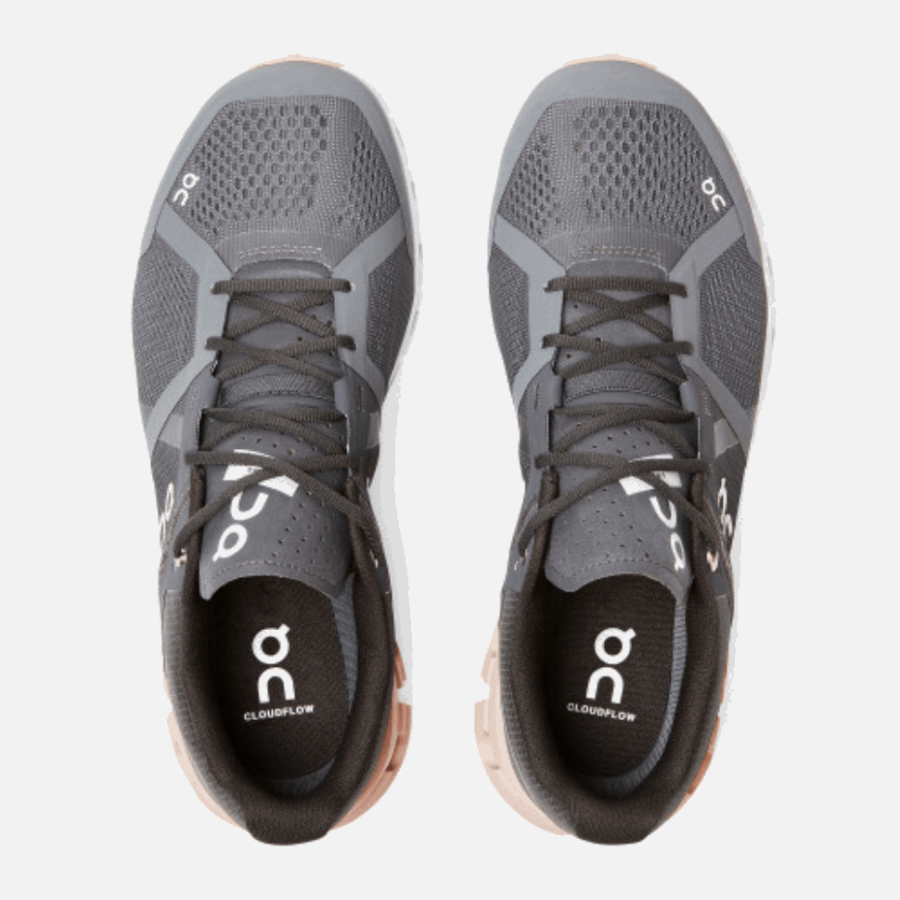 Cloudflow Sur Rock-rose En Cours D'exécution