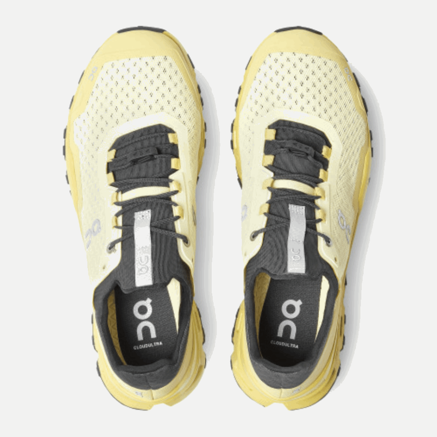 Cloudultra En Cours D'exécution Sous Les Feux De La Rampe-eclipse