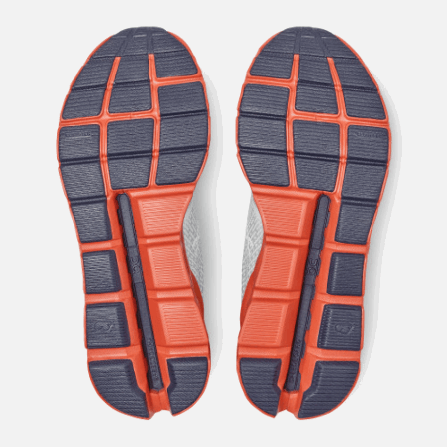 Cloudstratus Sur L'exécution De La Rouille Minérale