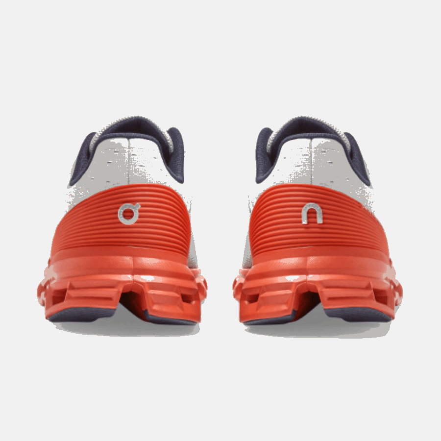 Cloudstratus Sur L'exécution De La Rouille Minérale