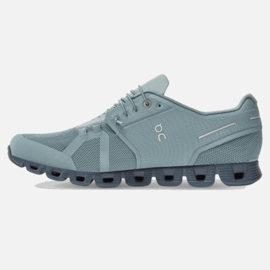 Sur La Mer Monochrome Nuage En Cours D'exécution