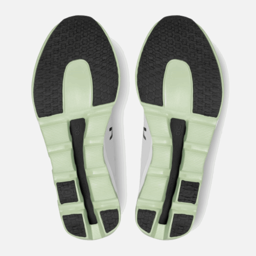 écho Cloudboom Sur La Course Blanc-noir