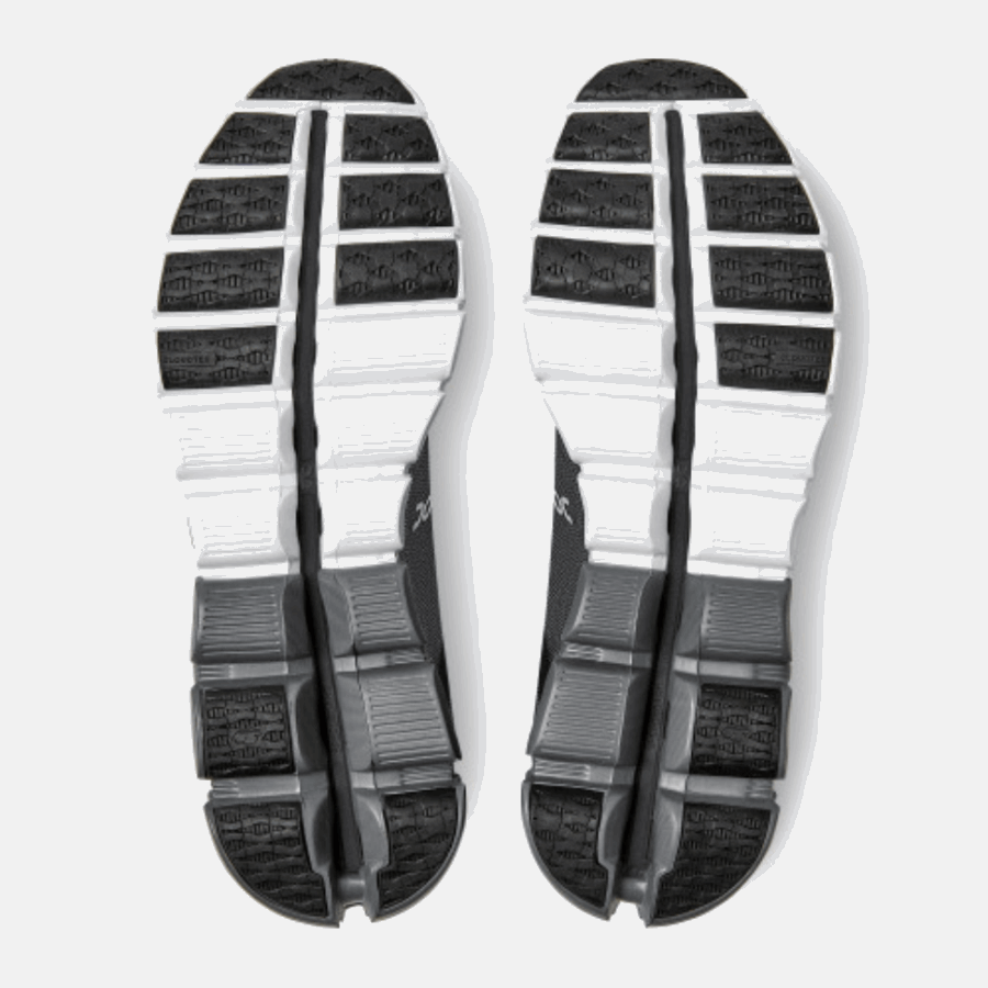 Cloudflow Large Sur L'asphalte Noir En Cours D'exécution