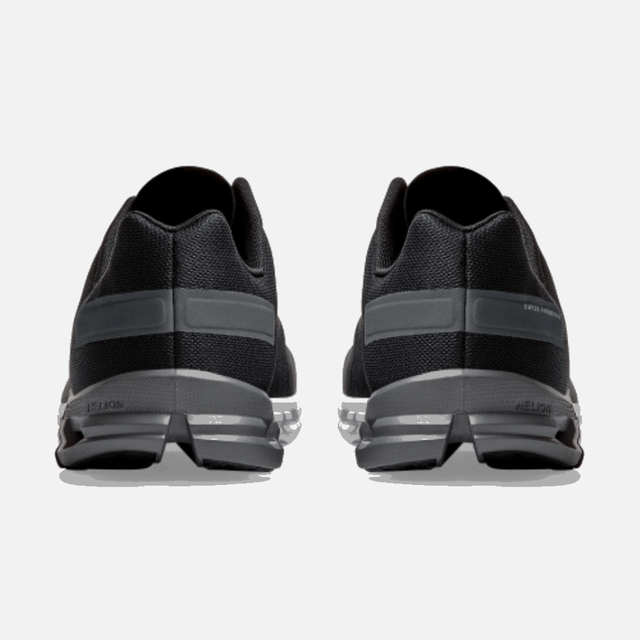 Cloudflow Large Sur L'asphalte Noir En Cours D'exécution