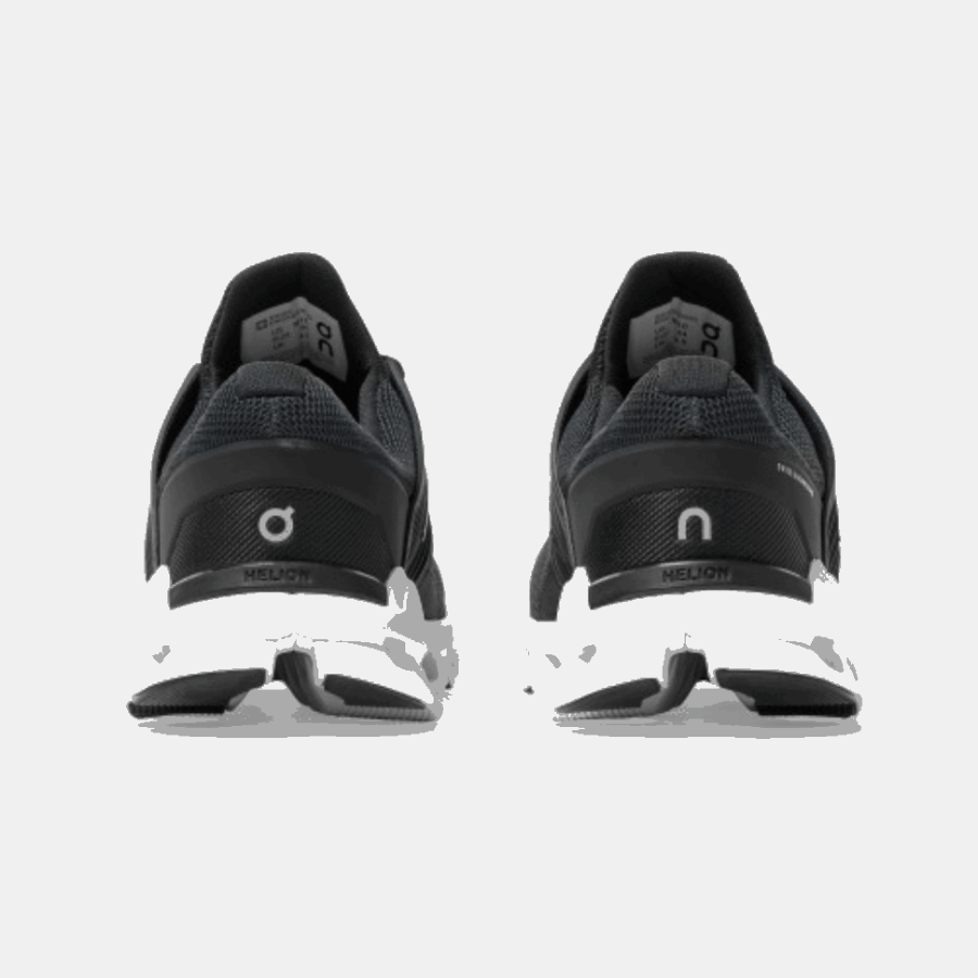 Cloudwift Sur La Roche Noire En Cours D'exécution