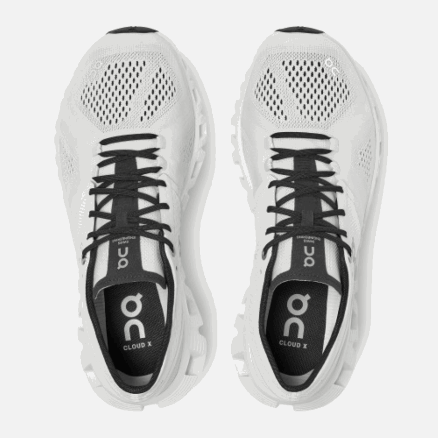 Nuage X Blanc-noir En Cours D'exécution