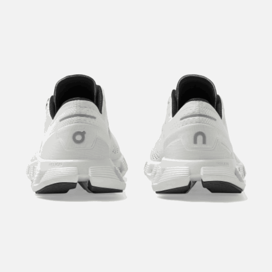 Nuage X Blanc-noir En Cours D'exécution