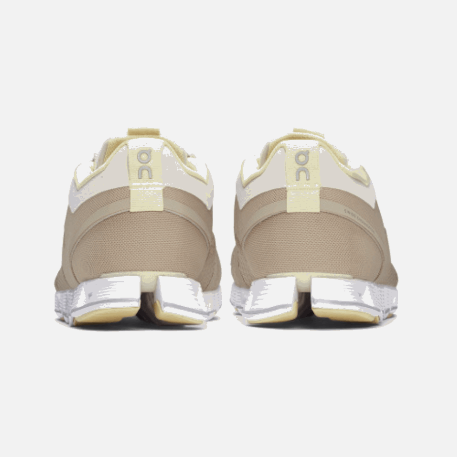 Faisceau De Nuages ​​sur La Perle De Sable En Cours D'exécution