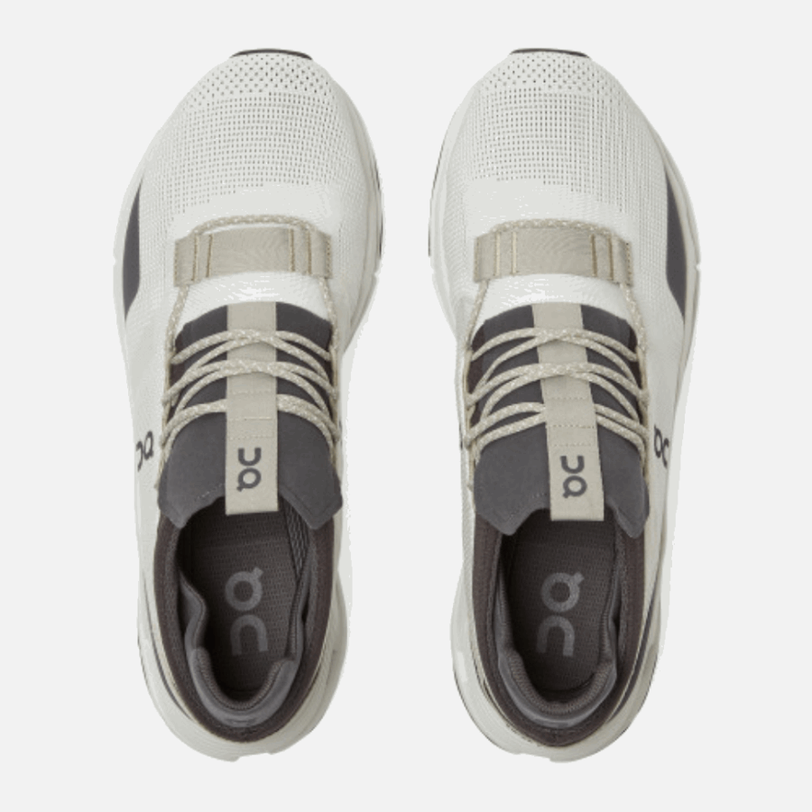 Cloudnova Sur L'exécution De White-umber